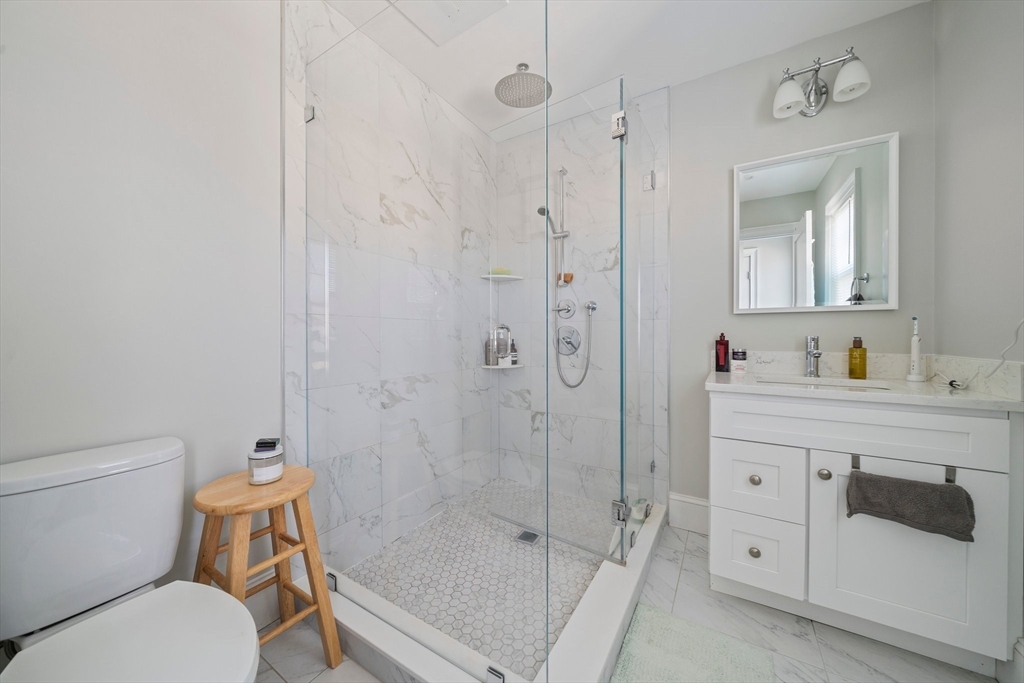 3 bed, 2 bath apartment for rent at 17 Taft St Unit 17, Quincy — photo 5 of 9