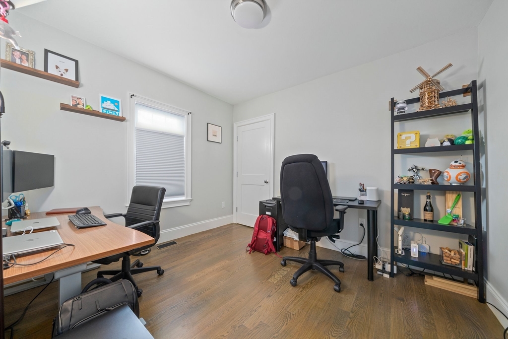 3 bed, 2 bath apartment for rent at 17 Taft St Unit 17, Quincy — photo 4 of 9