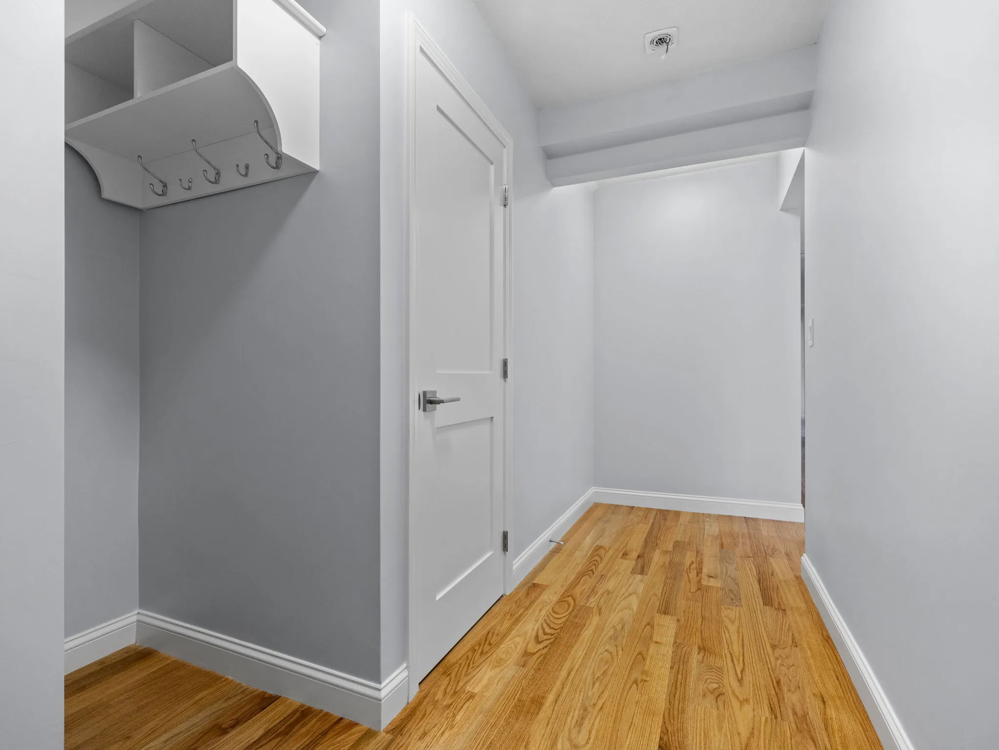 5 bed, 2.5 bath apartment for rent at 17 Tesla Ave Unit 1, Medford — photo 8 of 20