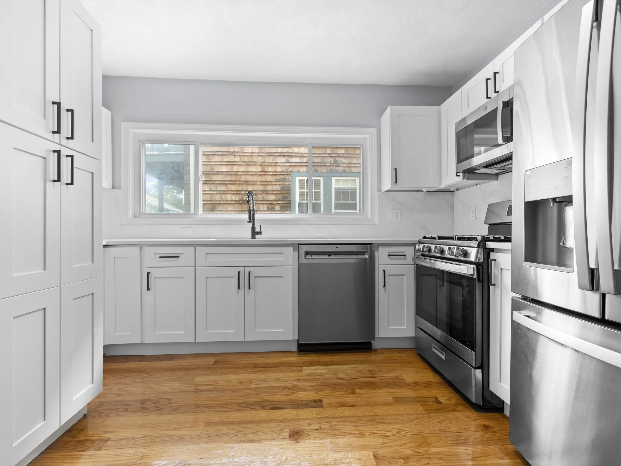 5 bed, 2.5 bath apartment for rent at 17 Tesla Ave Unit 1, Medford — photo 3 of 20