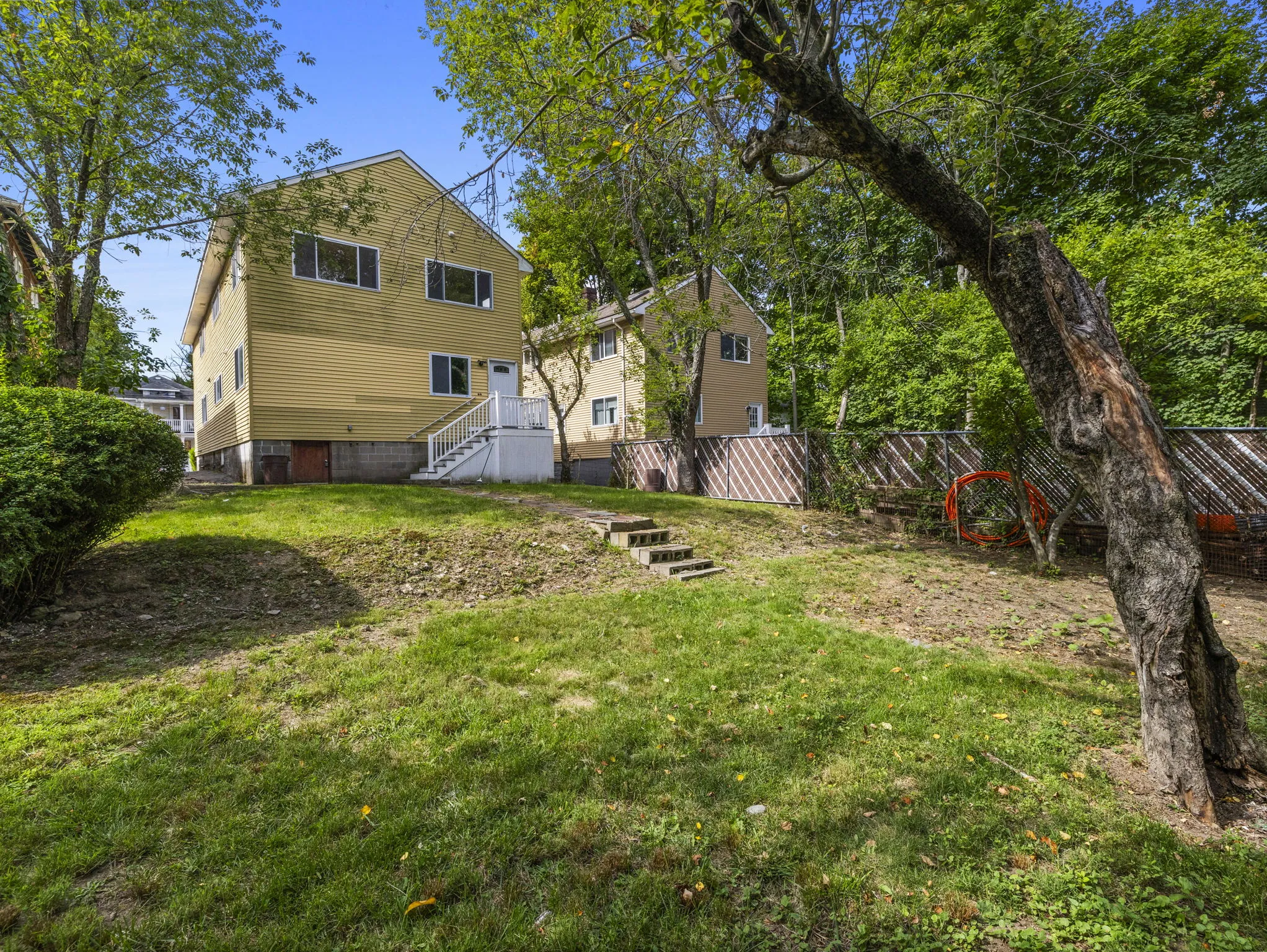 5 bed, 2.5 bath apartment for rent at 17 Tesla Ave Unit 1, Medford — photo 19 of 20