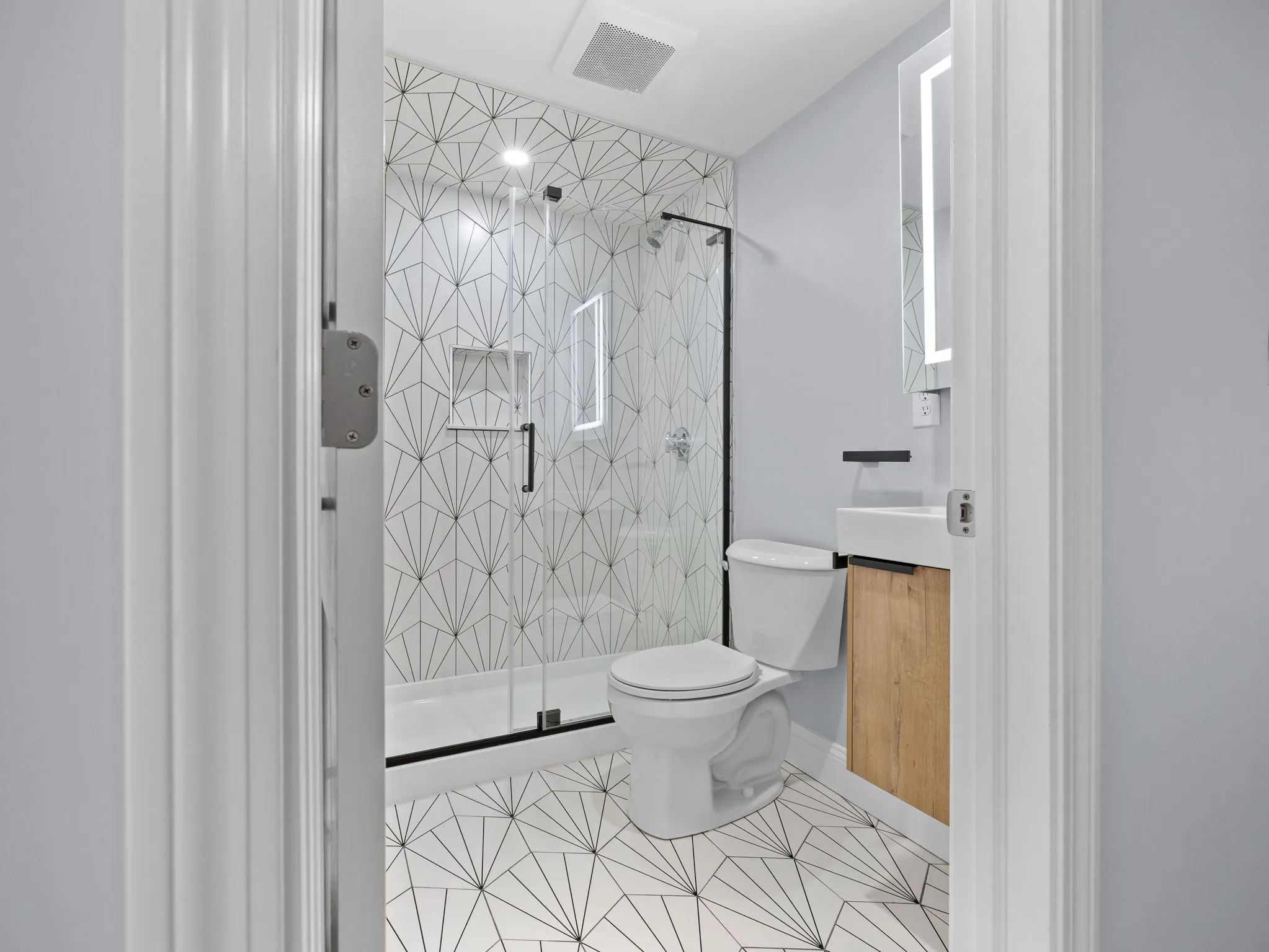5 bed, 2.5 bath apartment for rent at 17 Tesla Ave Unit 1, Medford — photo 12 of 20