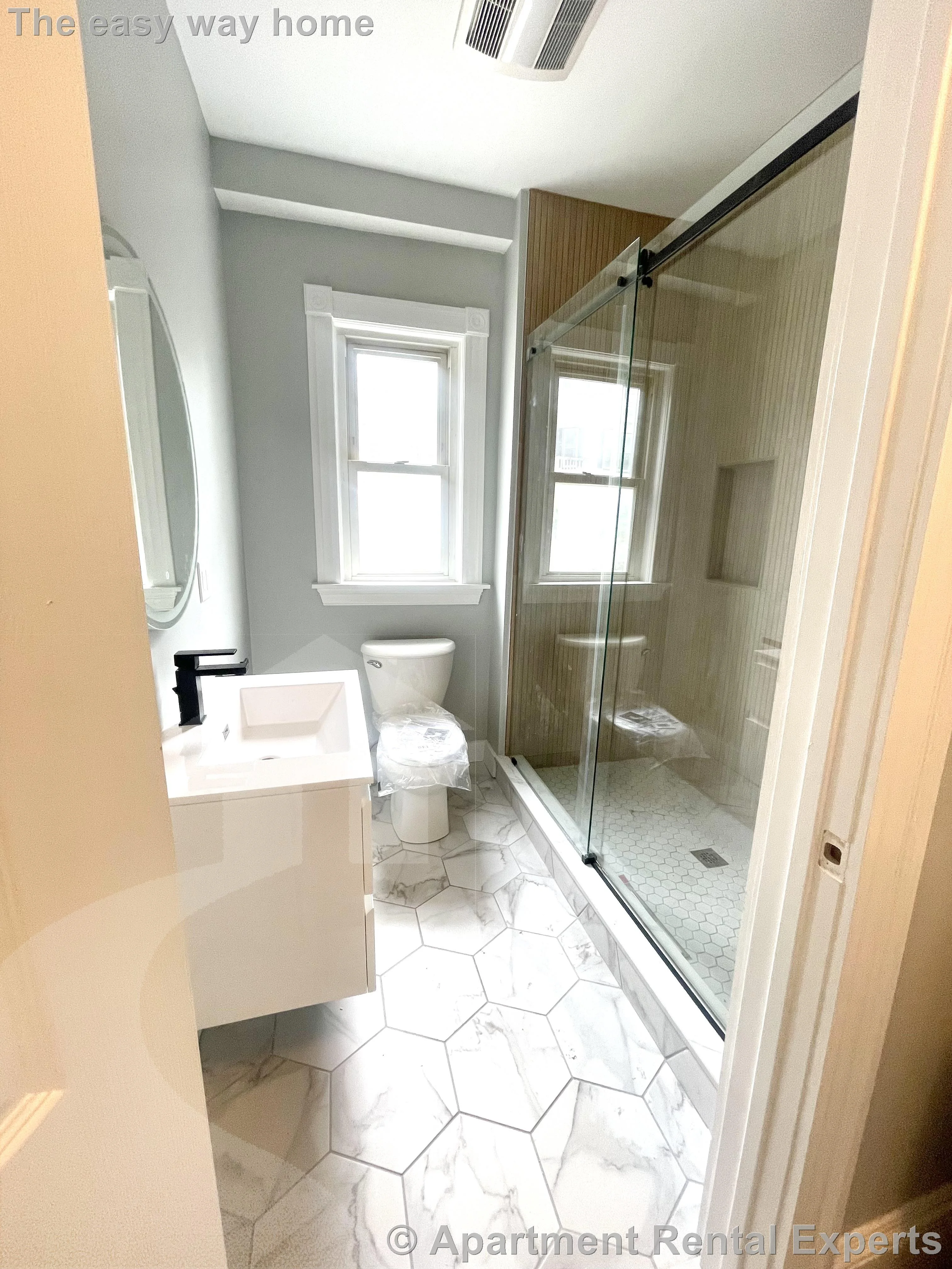 5 bed, 2 bath apartment for rent at 17 Tesla Ave Unit 1, Tufts — photo 2 of 2
