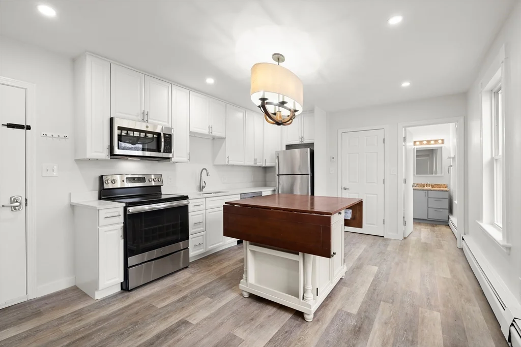 1 bed, 1 bath apartment for rent at 17 Third St Unit 17, North Andover — photo 1 of 12