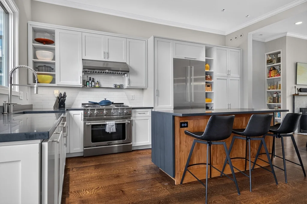 4 bed, 2 bath apartment for rent at 17 Thomas Park Unit 2, South Boston — photo 10 of 36