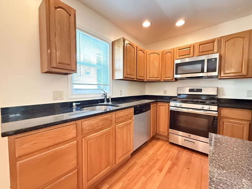 3 bed, 2 bath apartment for rent at 17 Tremlett St Unit 1, Dorchester — photo 5 of 18