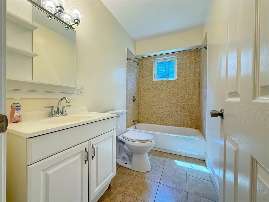 3 bed, 2 bath apartment for rent at 17 Tremlett St Unit 1, Dorchester — photo 15 of 18