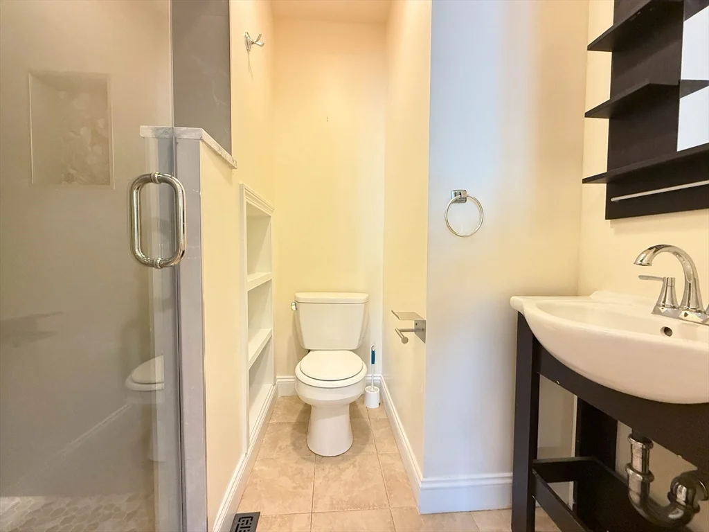 3 bed, 2 bath apartment for rent at 17 Tremlett St Unit 1, Dorchester — photo 16 of 18