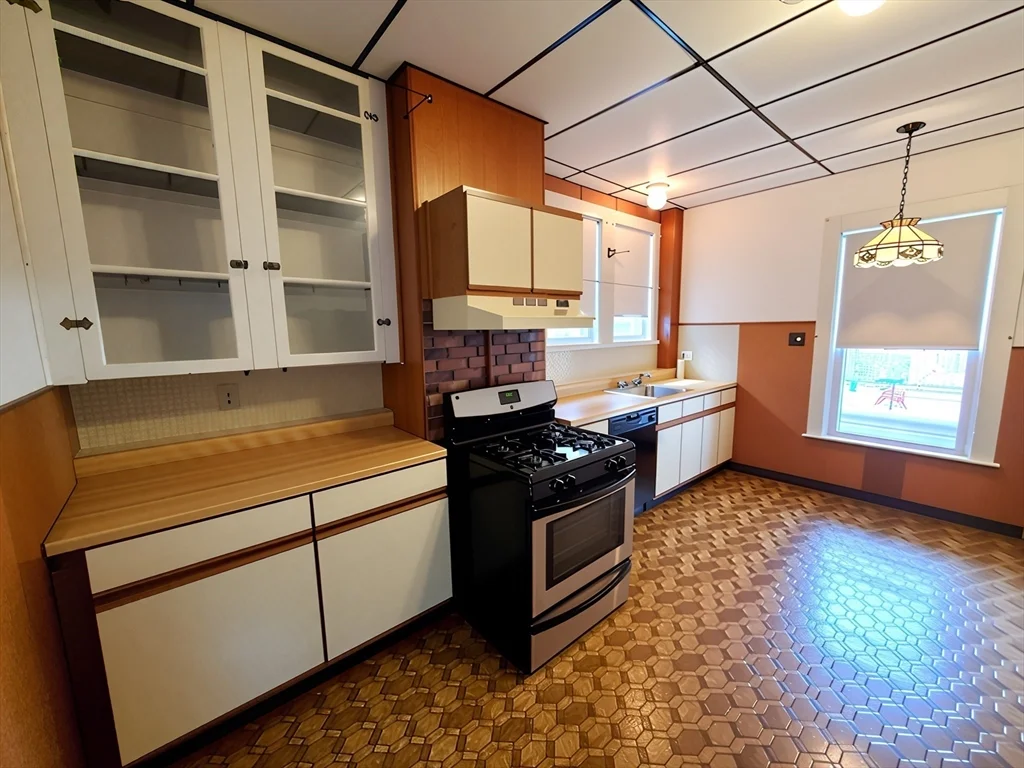 2 bed, 1 bath apartment for rent at 17 Upham St Unit 1, Malden — photo 5 of 8