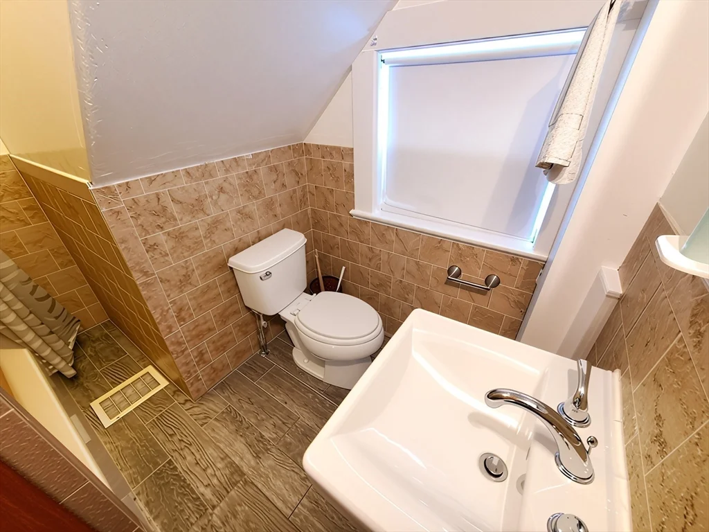 2 bed, 1 bath apartment for rent at 17 Upham St Unit 1, Malden — photo 6 of 8