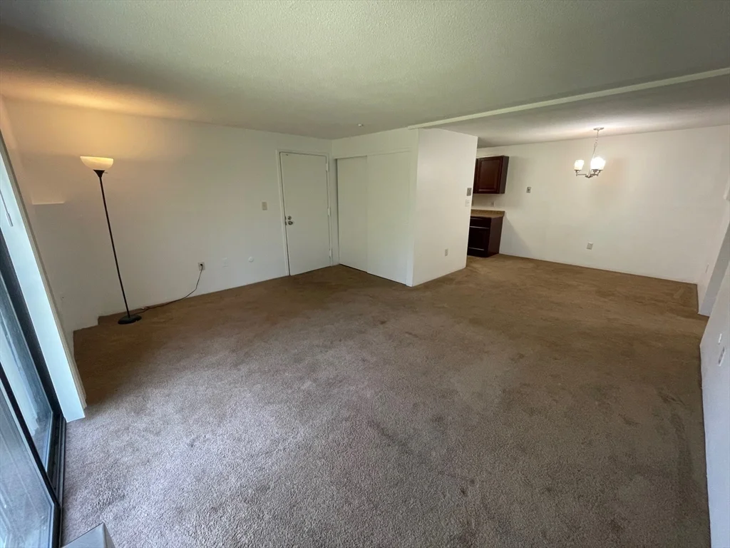 1 bed, 1 bath apartment for rent at 17 Village Rock Ln Unit 14, Natick — photo 5 of 11