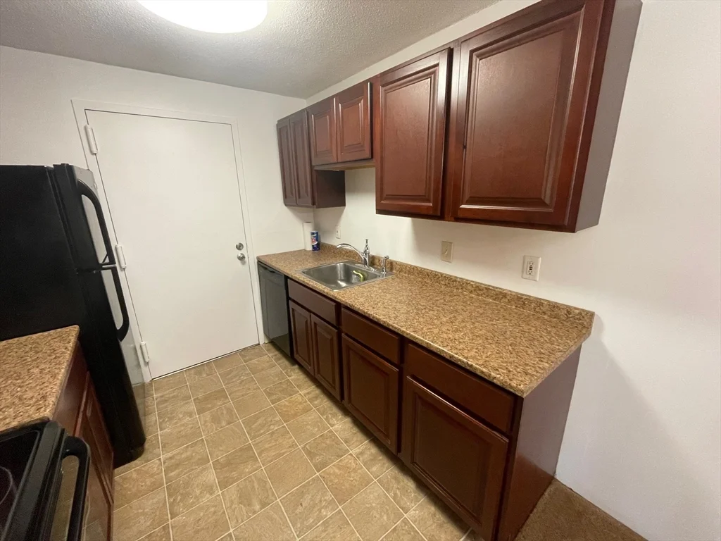 1 bed, 1 bath apartment for rent at 17 Village Rock Ln Unit 14, Natick — photo 8 of 11