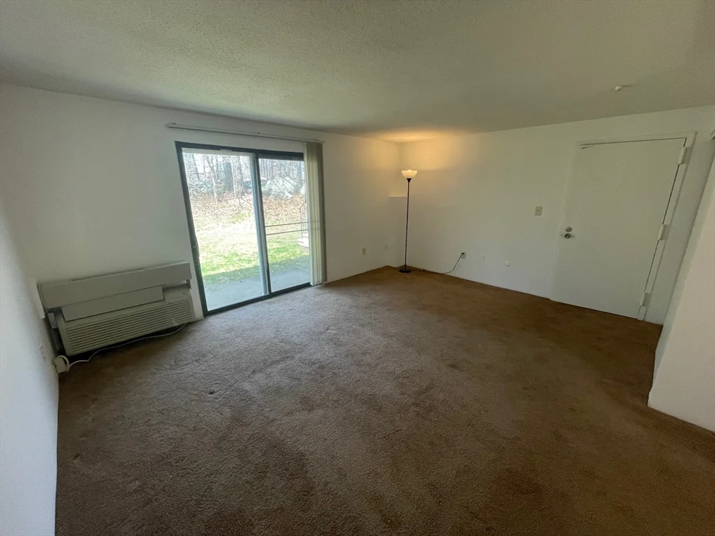 1 bed, 1 bath apartment for rent at 17 Village Rock Ln Unit 14, Natick — photo 2 of 11