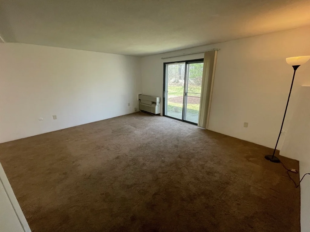 1 bed, 1 bath apartment for rent at 17 Village Rock Ln Unit 14, Natick — photo 3 of 11