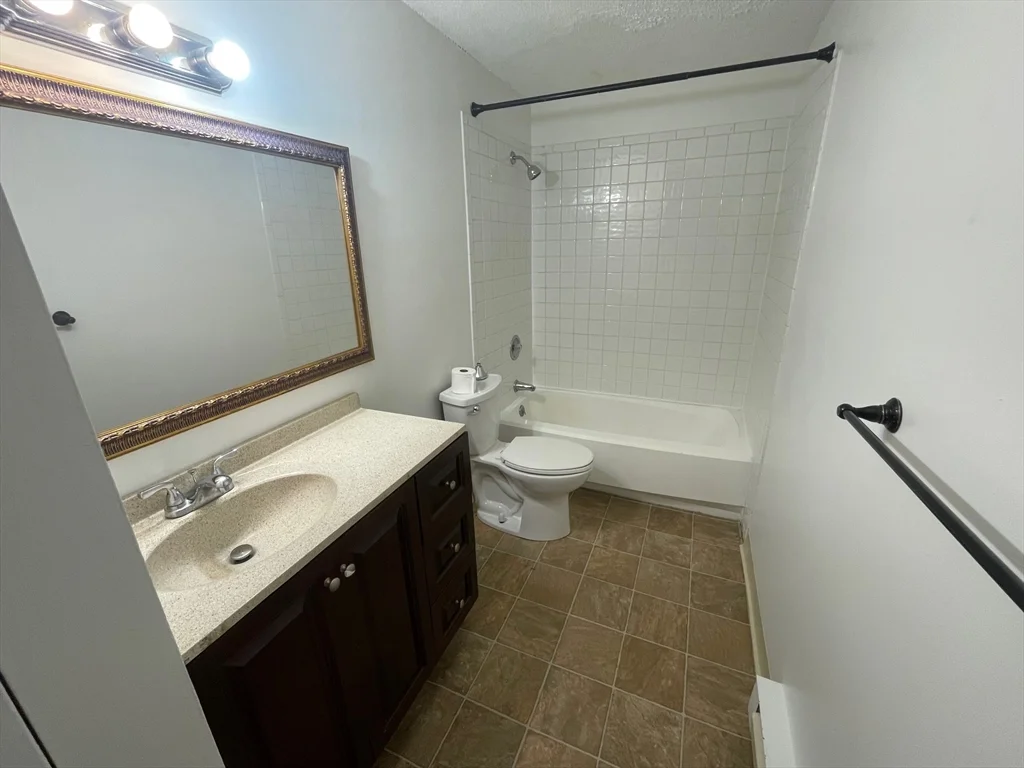 1 bed, 1 bath apartment for rent at 17 Village Rock Ln Unit 14, Natick — photo 9 of 11