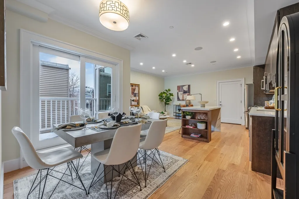 2 bed, 2 bath apartment for rent at 17 Vinton St Unit 3, South Boston — photo 5 of 13