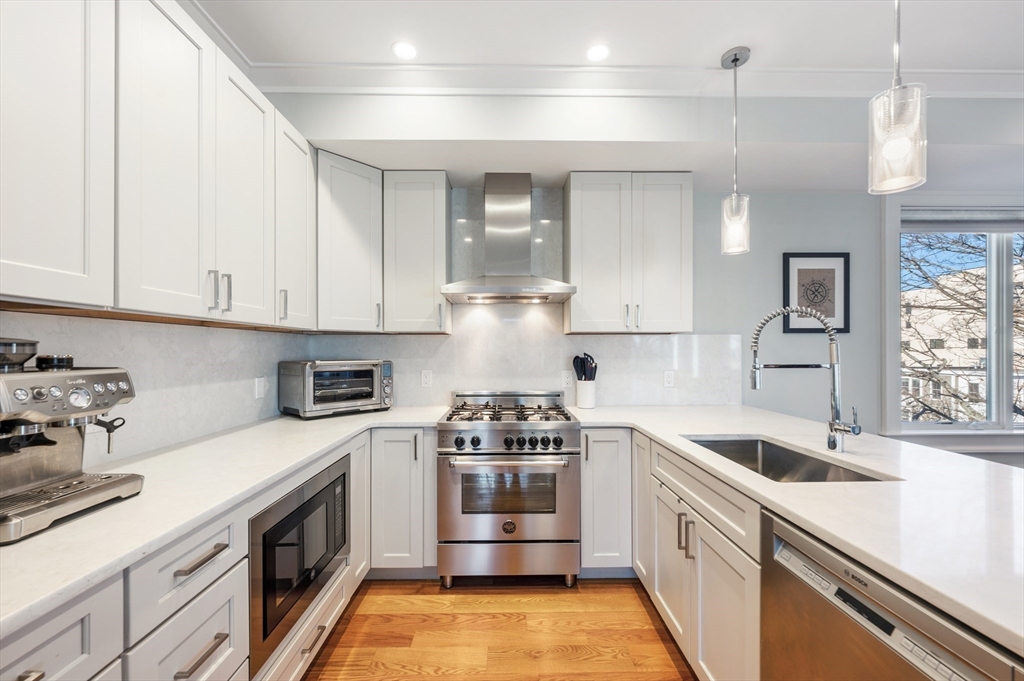 3 bed, 2 bath apartment for rent at 17 Vinton St Unit 5, South Boston — photo 2 of 28