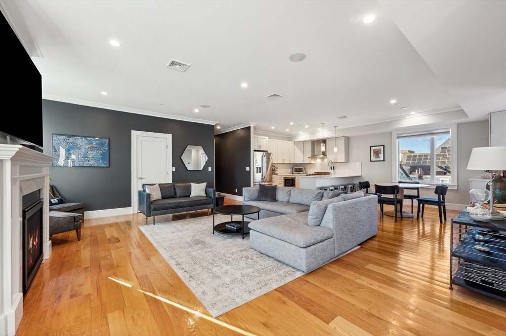 3 bed, 2 bath apartment for rent at 17 Vinton St Unit 5, South Boston