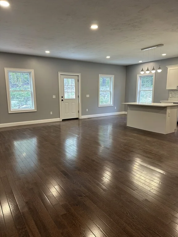 3 bed, 2 bath apartment for rent at 17 Waban Ave Unit 17, Worcester — photo 3 of 13