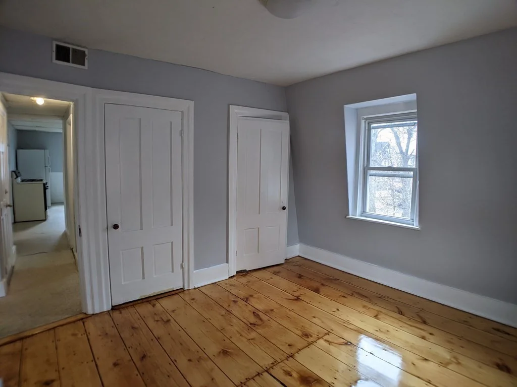 4 bed, 1 bath apartment for rent at 17 Wachusett Unit 2, Worcester — photo 8 of 11