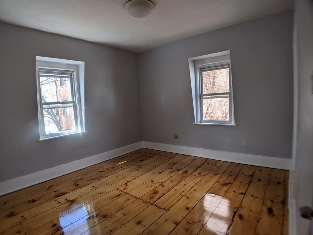 4 bed, 1 bath apartment for rent at 17 Wachusett Unit 2, Worcester — photo 6 of 11