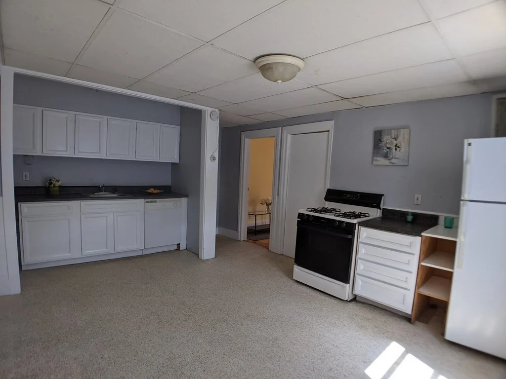 4 bed, 1 bath apartment for rent at 17 Wachusett Unit 2, Worcester — photo 1 of 11