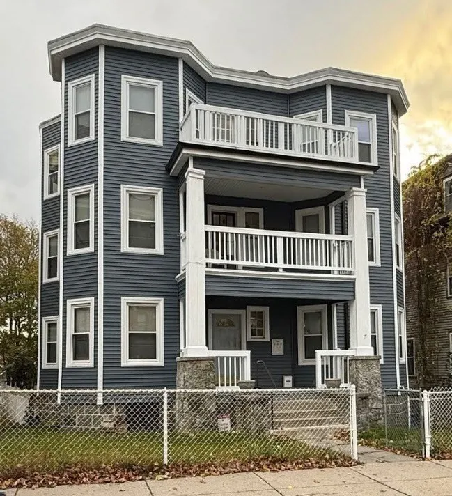 4 bed, 1 bath apartment for rent at 17 Wales St Unit 3, Dorchester — photo 1 of 17