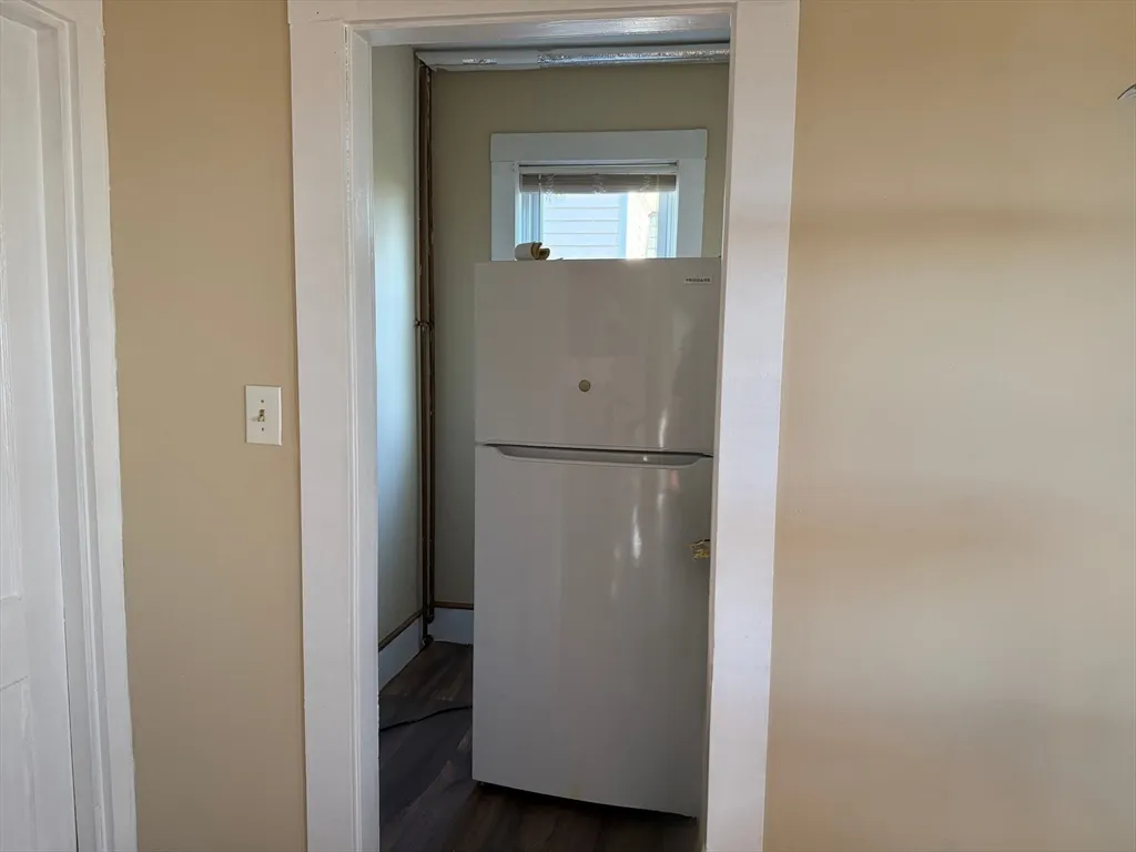 4 bed, 1 bath apartment for rent at 17 Wales St Unit 3, Dorchester — photo 3 of 17