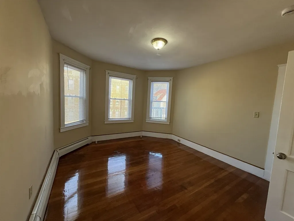 4 bed, 1 bath apartment for rent at 17 Wales St Unit 3, Dorchester — photo 6 of 17