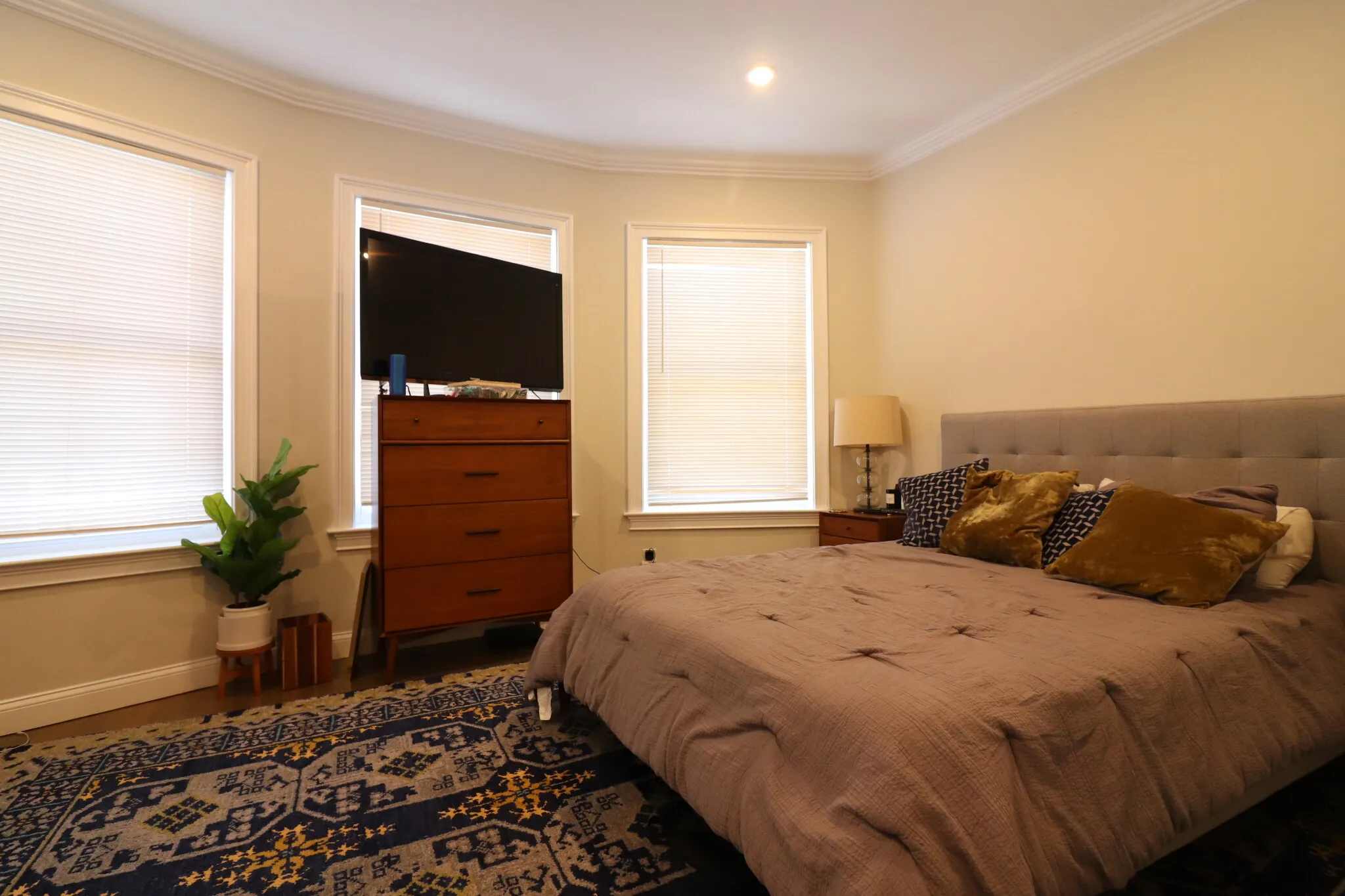 3 bed, 2 bath apartment for rent at 17 Walk Hill St Unit 1, Jamaica Plain — photo 4 of 20