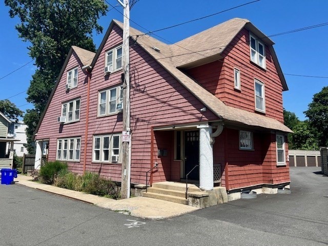 1 bed, 1 bath apartment for rent at 17 19 Washington St Unit 2, Malden — photo 5 of 6