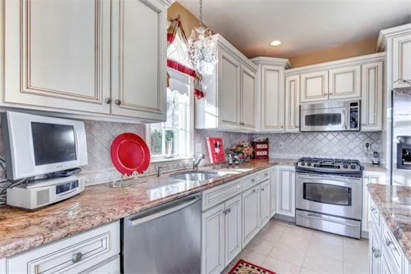 3 bed, 1 bath apartment for rent at 17 Webster St Unit 1, Malden — photo 10 of 30