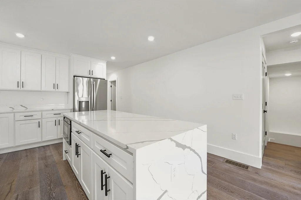 3 bed, 2 bath apartment for rent at 17 Wellington Unit 1, Winter Hill — photo 6 of 20