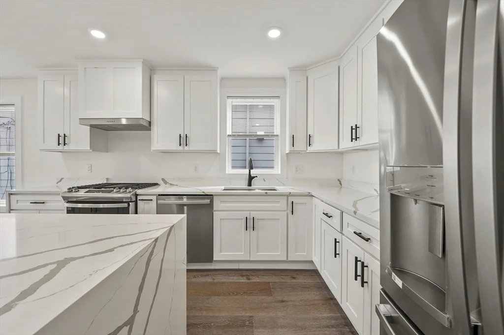 3 bed, 2 bath apartment for rent at 17 Wellington Unit 1, Winter Hill — photo 1 of 20