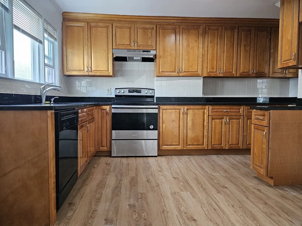 3 bed, 1 bath apartment for rent at 17 West St Unit 17, Braintree — photo 4 of 18