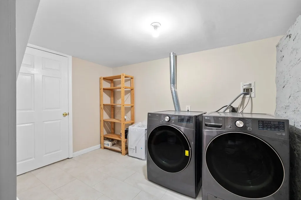 2 bed, 1 bath apartment for rent at 17 Wheeler Ave Unit 1, Medford — photo 16 of 17