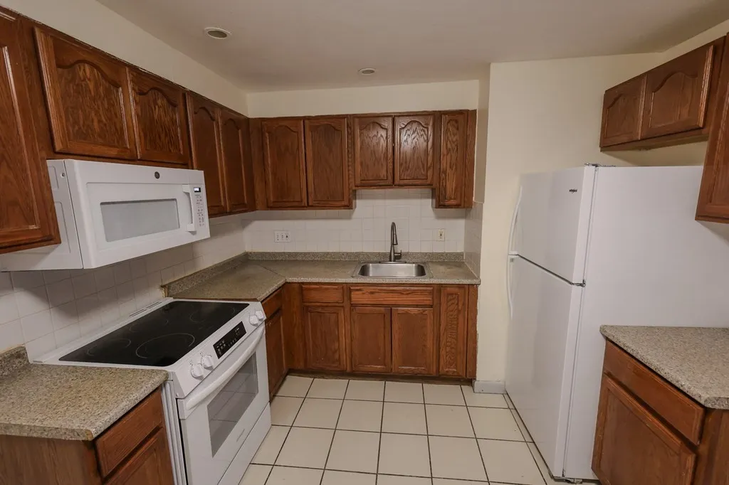 2 bed, 1 bath apartment for rent at 17 Winter St Unit 3, Dorchester — photo 4 of 21