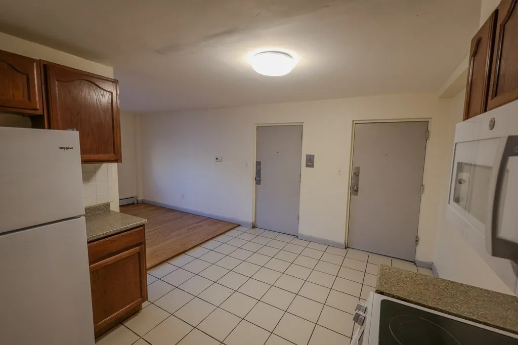 2 bed, 1 bath apartment for rent at 17 Winter St Unit 3, Dorchester — photo 3 of 21