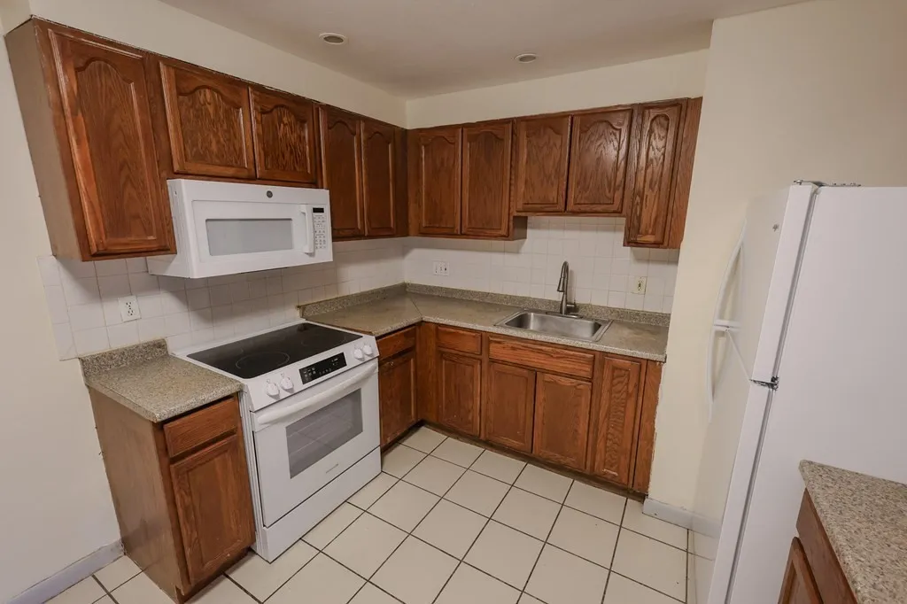 2 bed, 1 bath apartment for rent at 17 Winter St Unit 3, Dorchester — photo 2 of 21