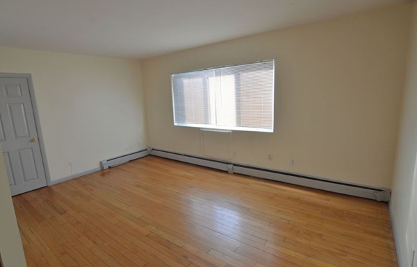 2 bed, 1 bath apartment for rent at 17 Winter St Unit 6, Dorchester — photo 3 of 7