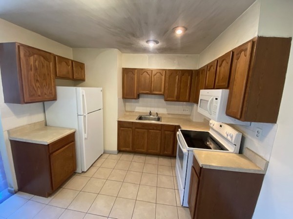 2 bed, 1 bath apartment for rent at 17 Winter St Unit 6, Dorchester — photo 2 of 7