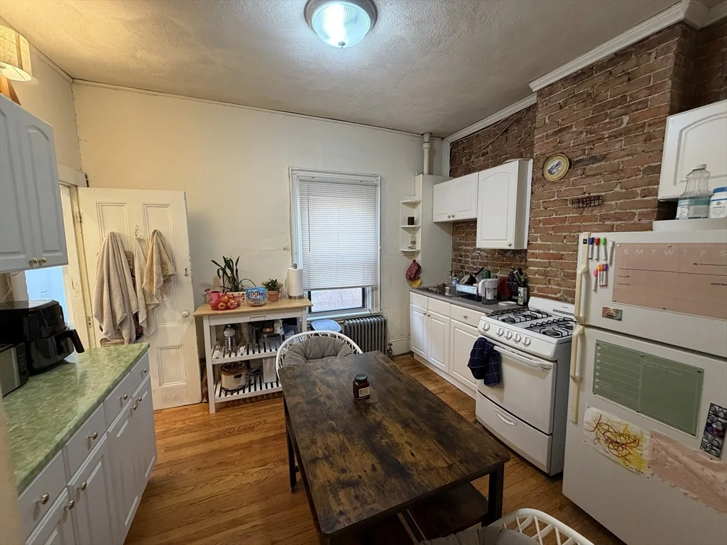 2 bed, 1 bath apartment for rent at 17 Worthington St Unit 3, Mission Hill — photo 3 of 9