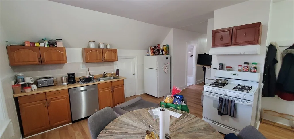 3 bed, 1 bath apartment for rent at 17 Wyman St Unit 2, Jamaica Plain — photo 2 of 5