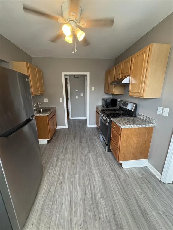3 bed, 1 bath apartment for rent at 17 Yuill Circle Unit 3, Hyde Park — photo 3 of 11