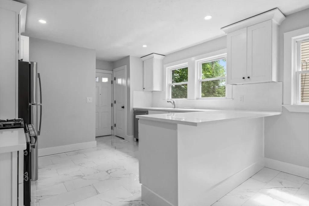 3 bed, 1 bath apartment for rent at 170 Calumet St Unit 1, Mission Hill — photo 8 of 21