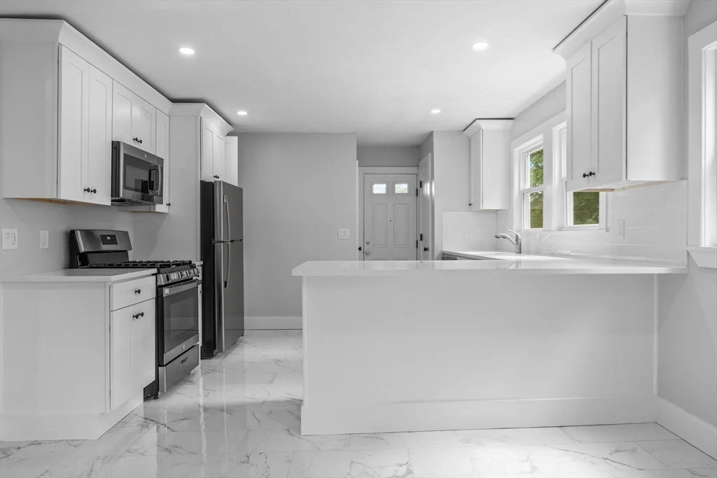 3 bed, 1 bath apartment for rent at 170 Calumet St Unit 1, Mission Hill — photo 3 of 21