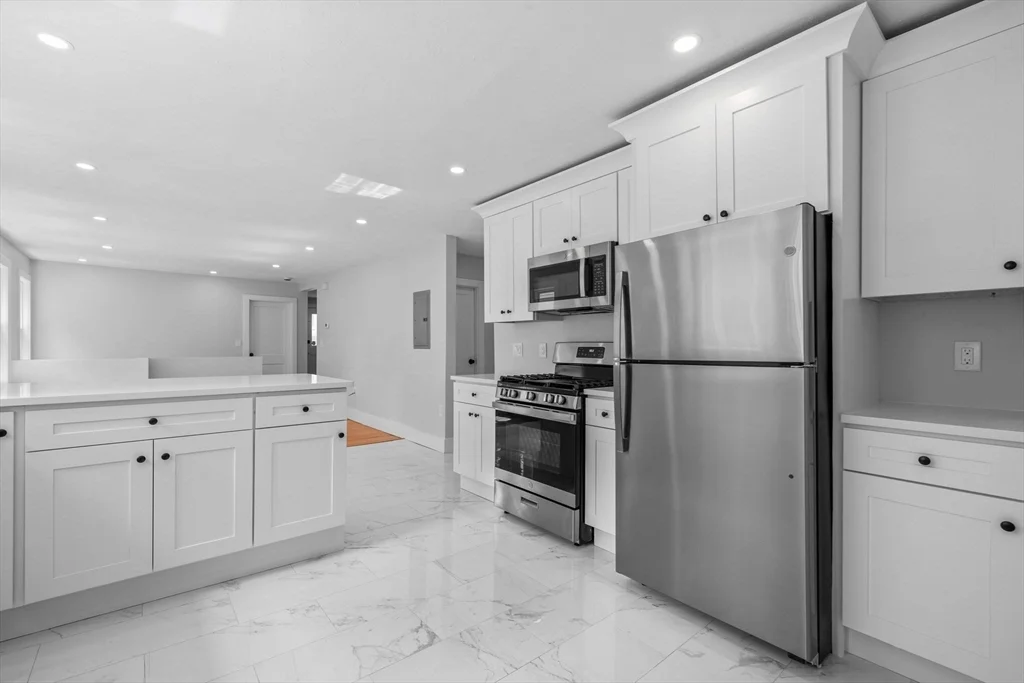 3 bed, 1 bath apartment for rent at 170 Calumet St Unit 1, Mission Hill