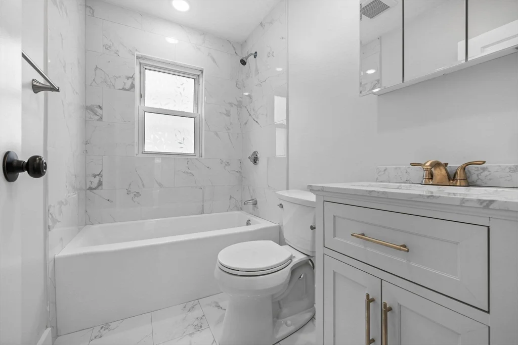 3 bed, 1 bath apartment for rent at 170 Calumet St Unit 1, Mission Hill — photo 9 of 21