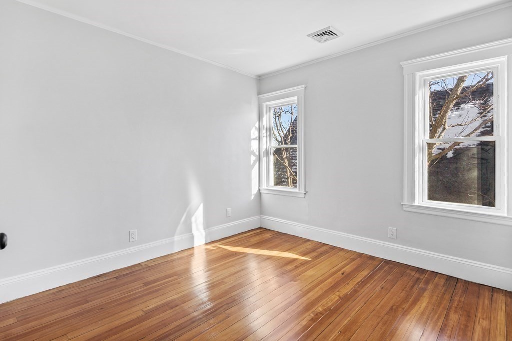 6 bed, 3 bath apartment for rent at 170 Calumet St Unit 2, Mission Hill — photo 12 of 14