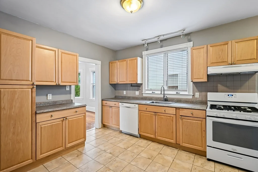 2 bed, 1 bath apartment for rent at 170 Fellsway West Unit 2, Glenwood — photo 15 of 30